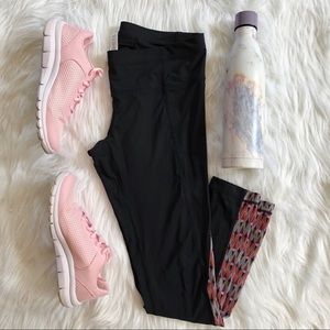 Athleta black leggings with geometric insert